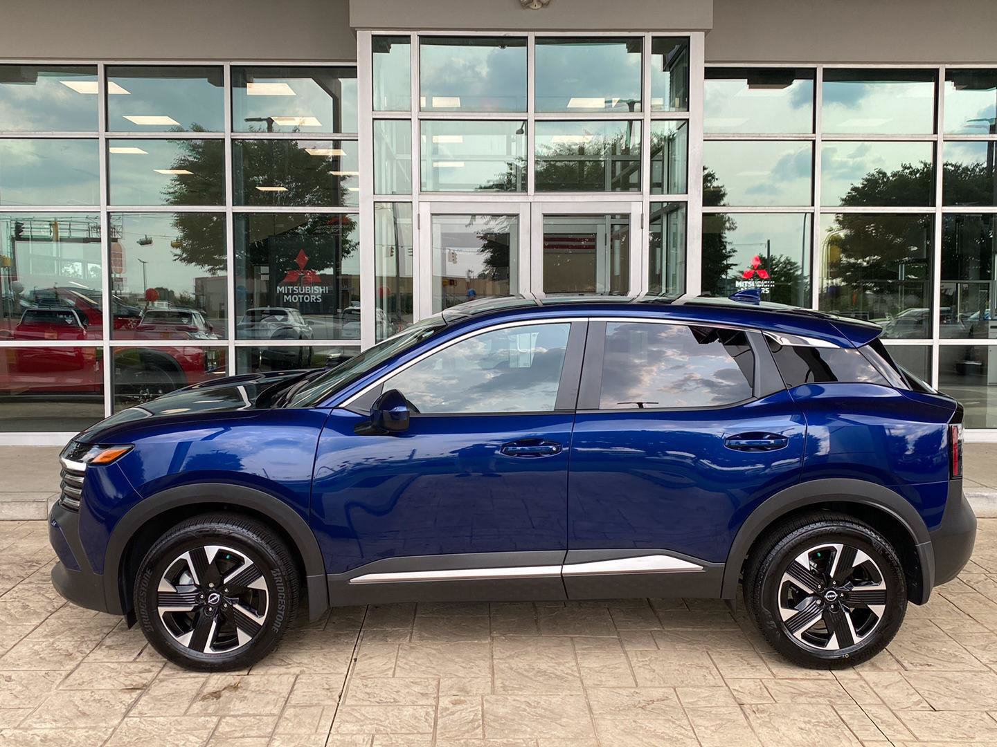 Certified 2025 Nissan Kicks SV AWD/4WD image 5