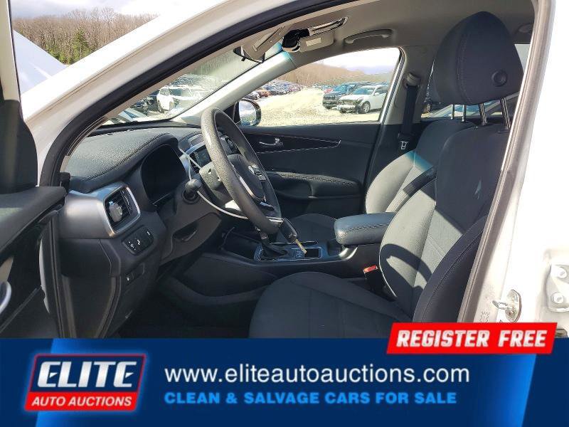 Used 2019 Kia Sorento LX image 14