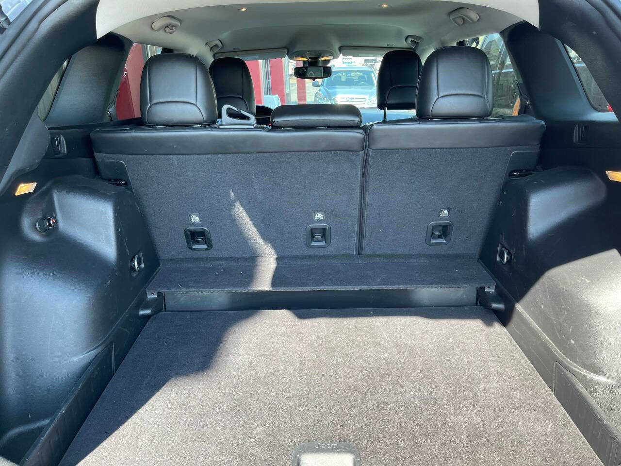 Used 2021 Jeep Cherokee Latitude Plus w/ Mopar Interior Package image 11