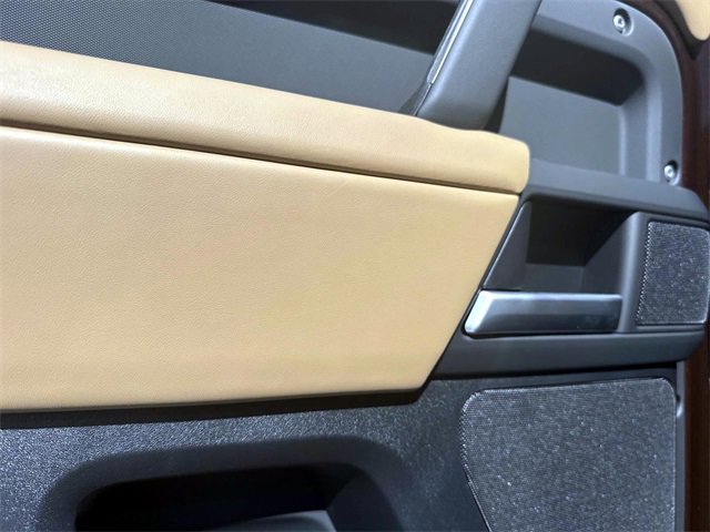 New 2025 Land Rover Defender 130 X-Dynamic SE image 11