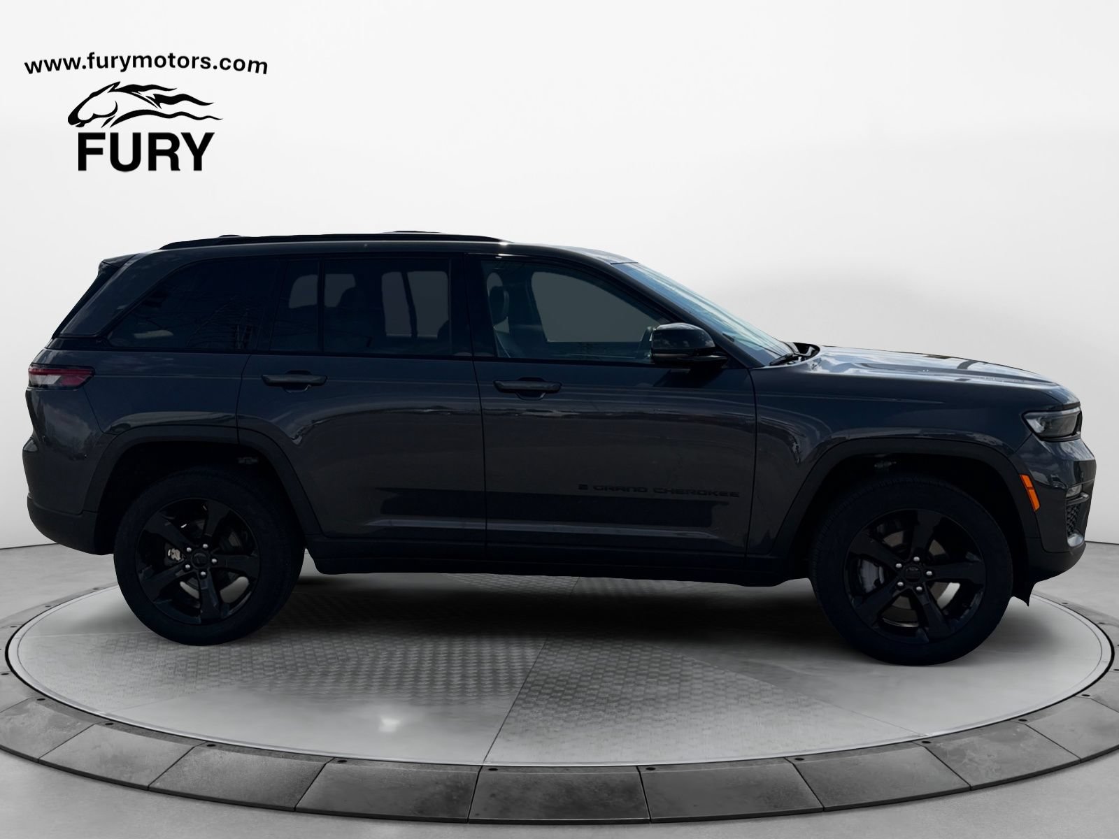 Used 2025 Jeep Grand Cherokee Limited w/ Black Appearance Package AWD/4WD image 2
