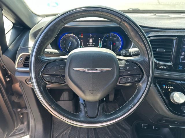 Used 2020 Chrysler Pacifica Limited w/ Advanced Safetytec Group FWD image 6