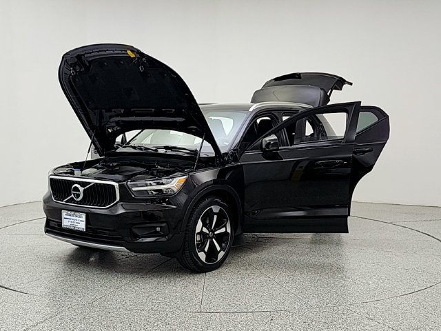 Used 2020 Volvo XC40 T5 Momentum w/ Protection Package AWD/4WD image 9