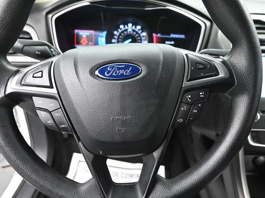 Used 2017 Ford Fusion SE w/ Fusion SE Technology Package image 20