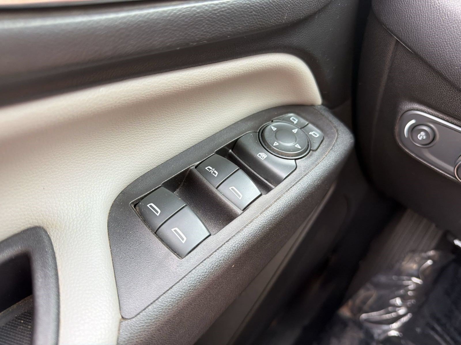 Used 2020 Chevrolet Equinox LS w/ LS Convenience Package AWD/4WD image 25