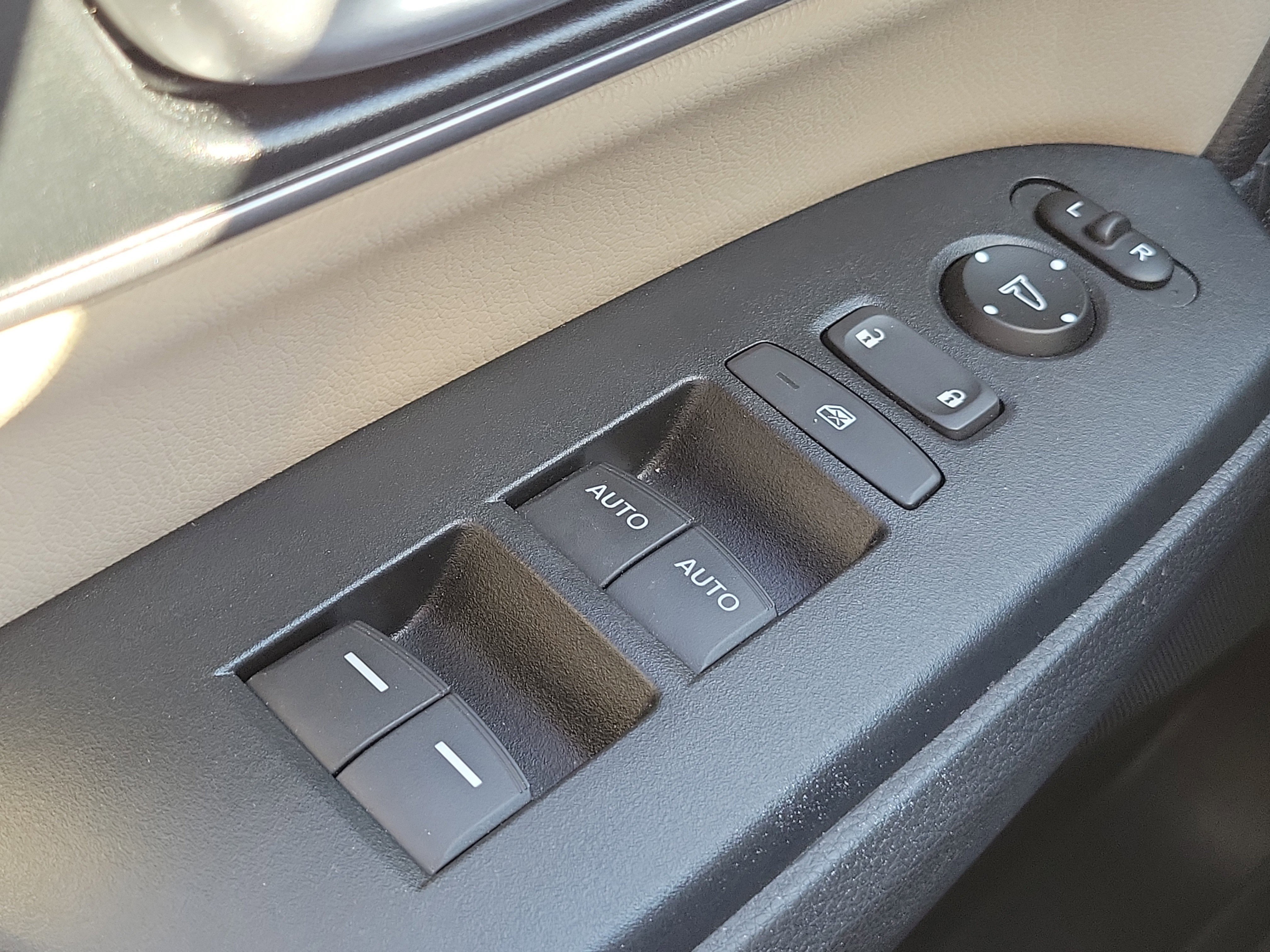 Used 2018 Honda CR-V Touring image 25