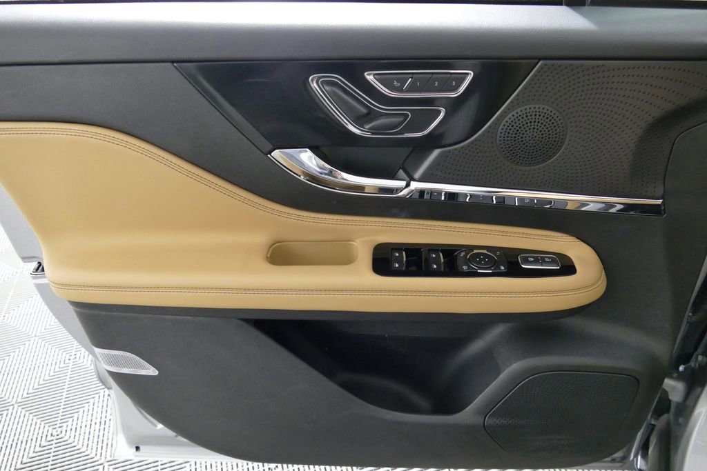 Used 2023 Lincoln Corsair Reserve w/ Equipment Group 201A image 23