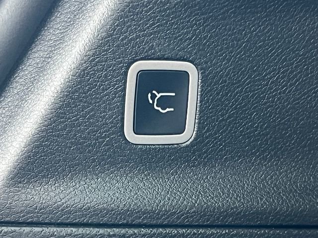Used 2025 Chrysler Pacifica Select image 38
