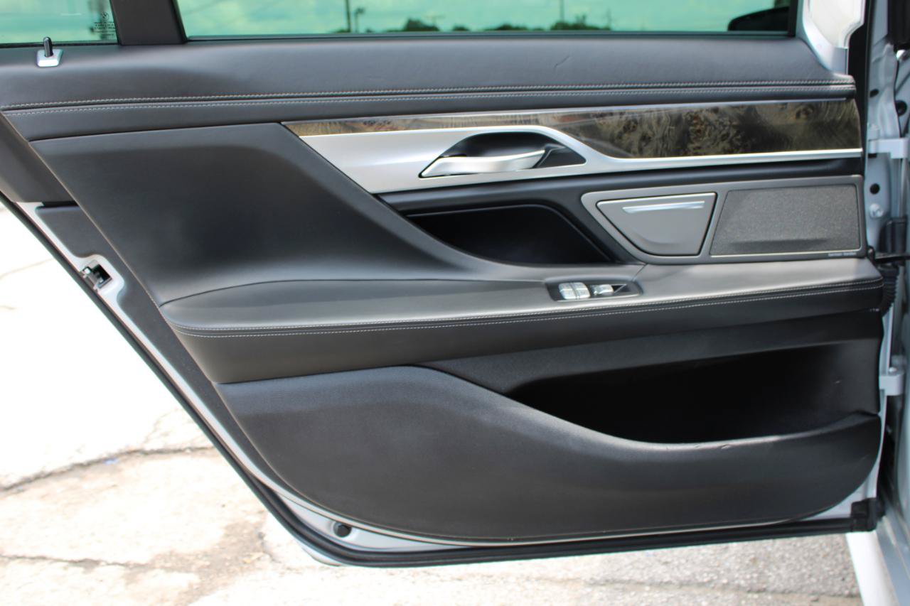 Used 2017 BMW 750i RWD image 36