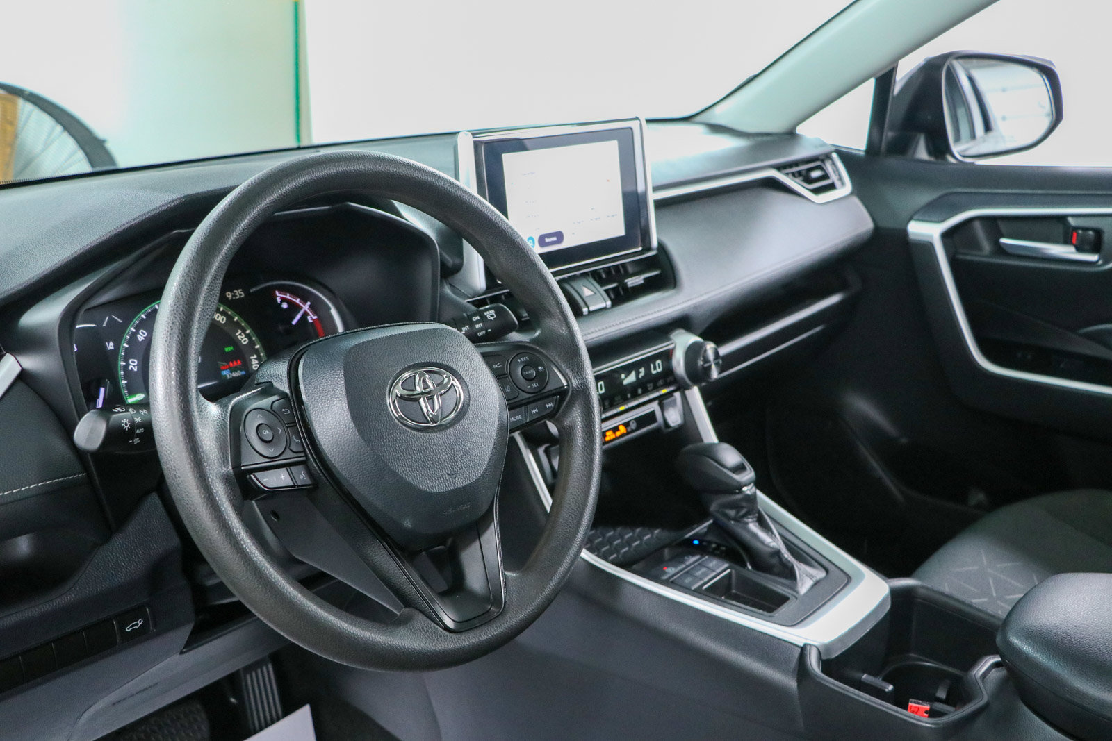 Used 2024 Toyota RAV4 XLE FWD image 23