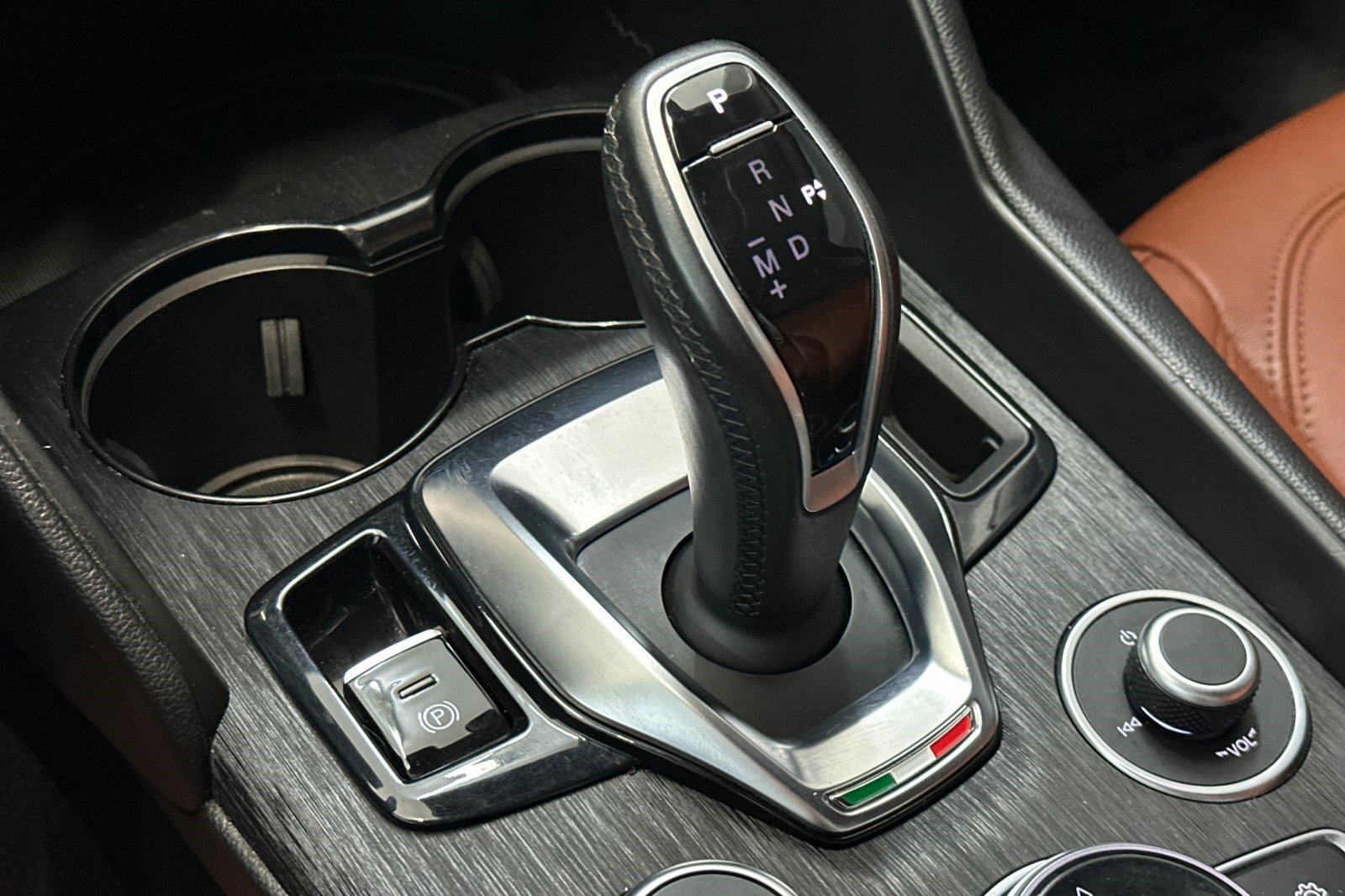 Used 2020 Alfa Romeo Giulia RWD image 18