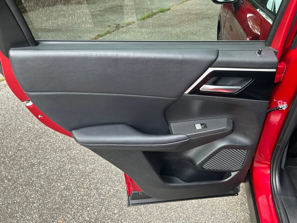 Used 2024 Mitsubishi Outlander AWD image 25