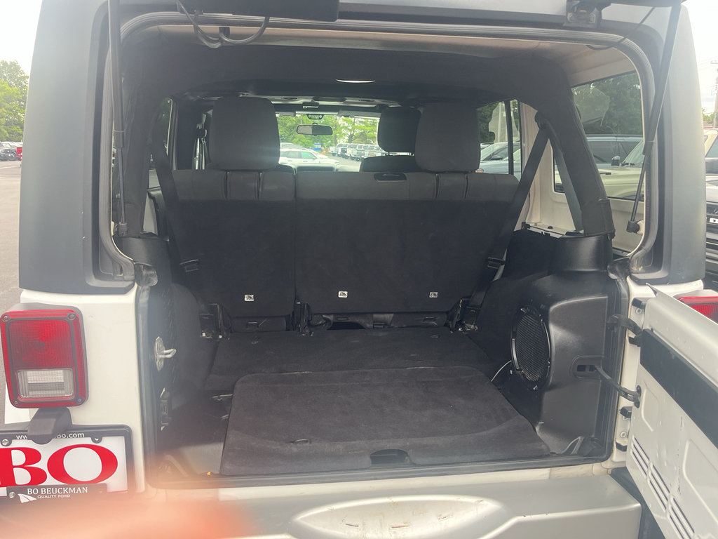 Used 2012 Jeep Wrangler Unlimited Sahara w/ Connectivity Group AWD/4WD image 9