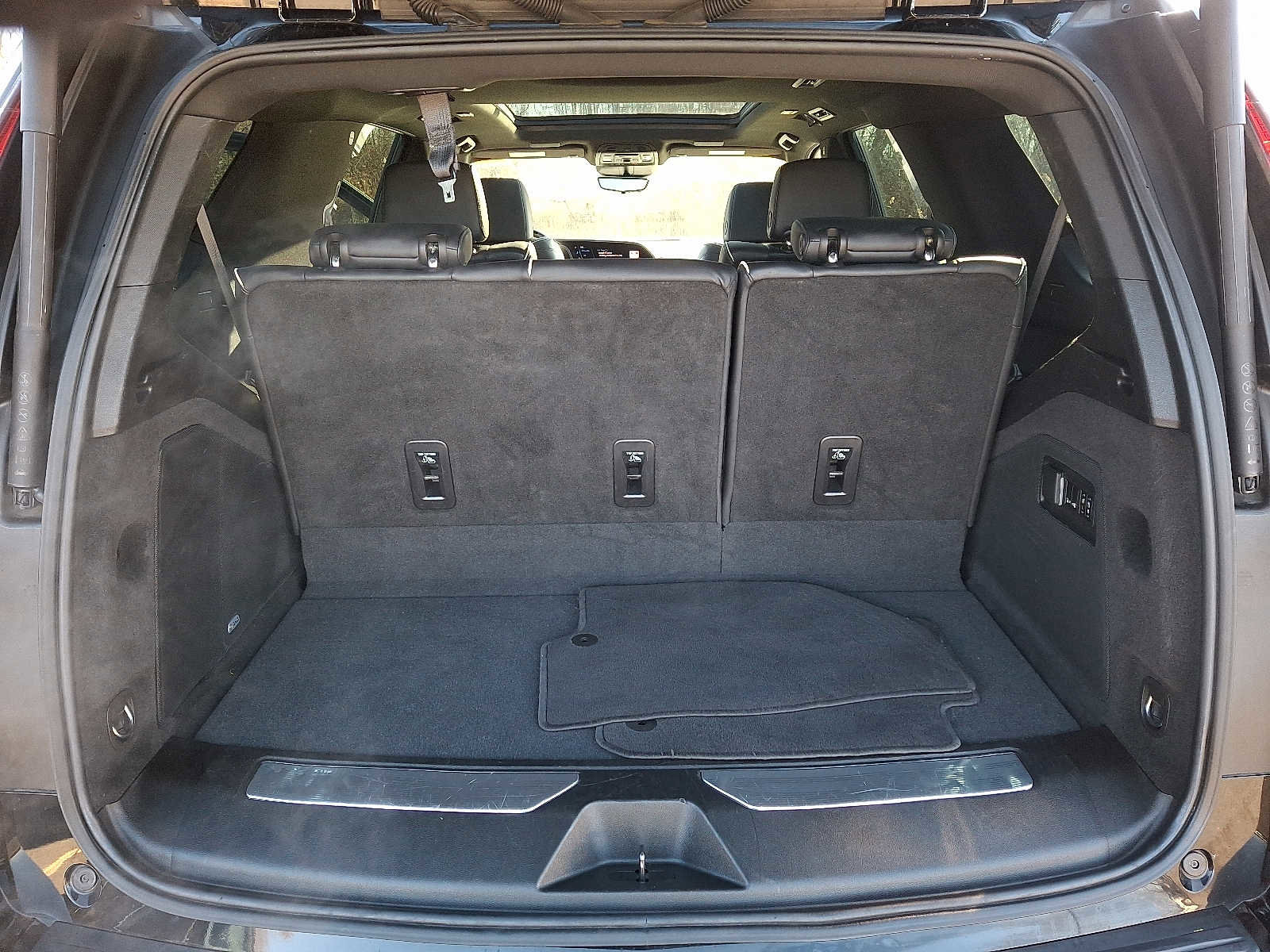 Used 2023 Cadillac Escalade Premium Luxury image 30