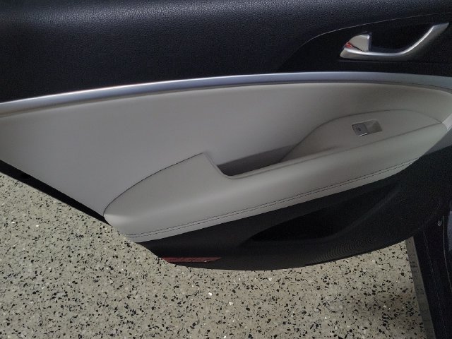 Used 2023 Genesis G70 2.0T RWD image 15