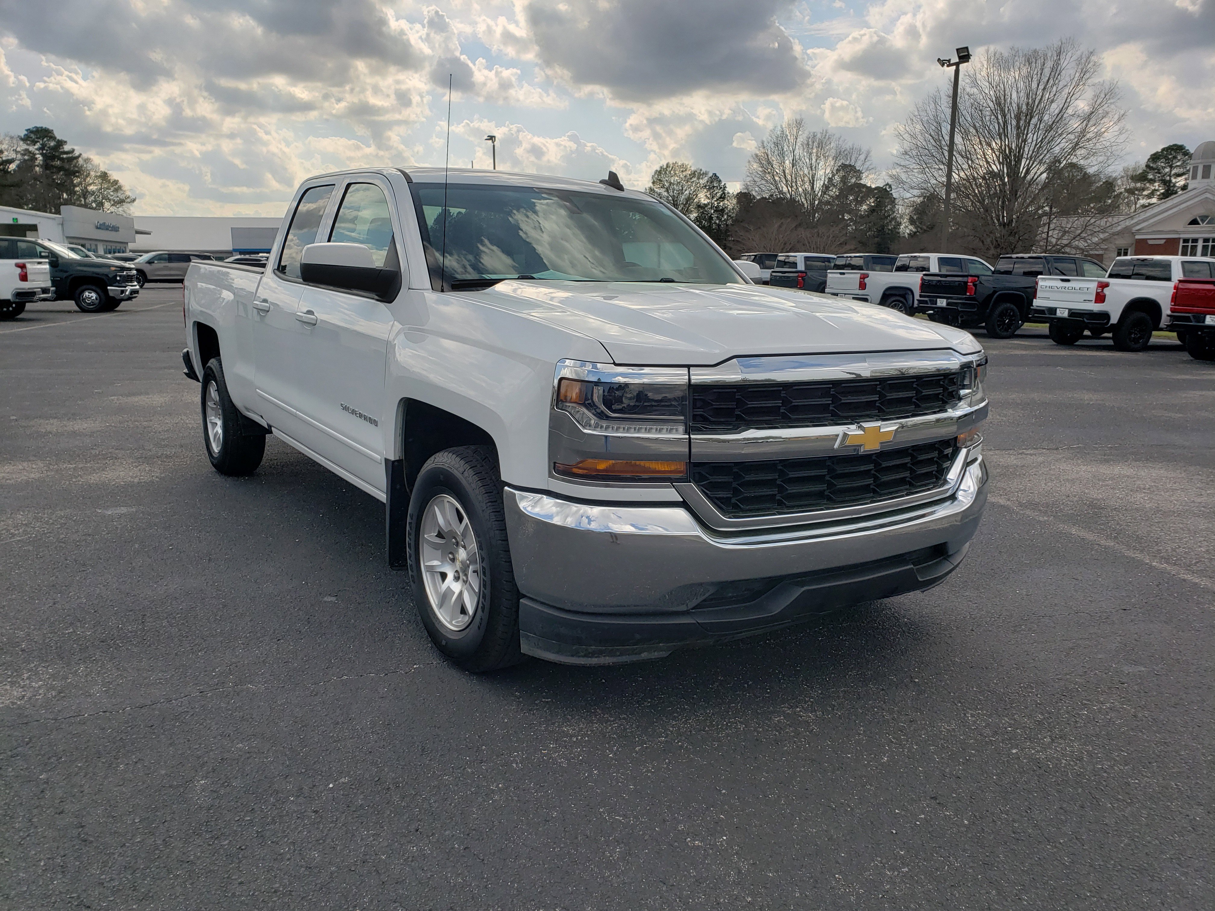 Used 2018 Chevrolet Silverado 1500 LT image 17