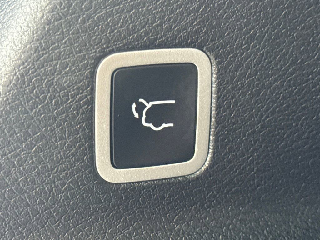 Used 2024 Chrysler Pacifica Limited w/ S Appearance Package image 23