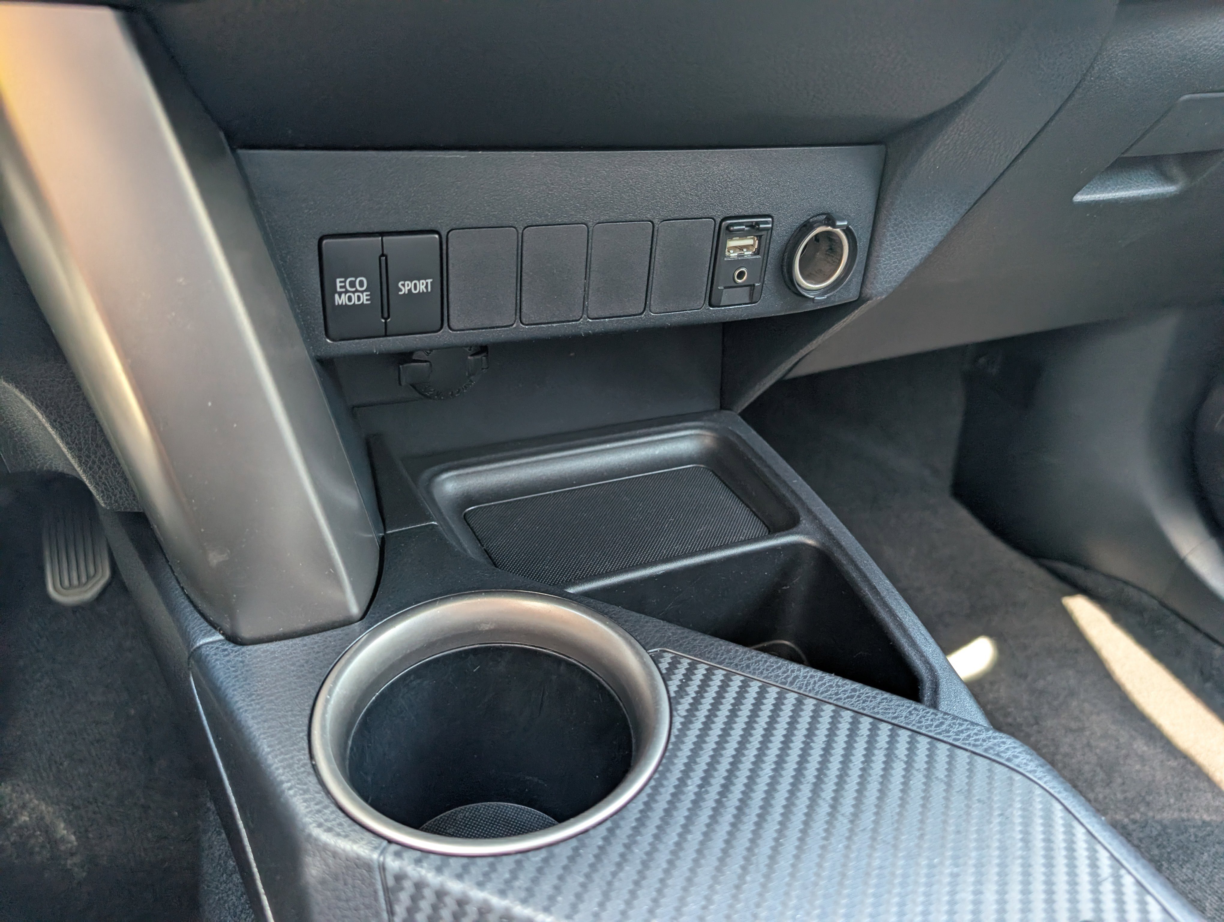 Used 2015 Toyota RAV4 LE FWD image 20