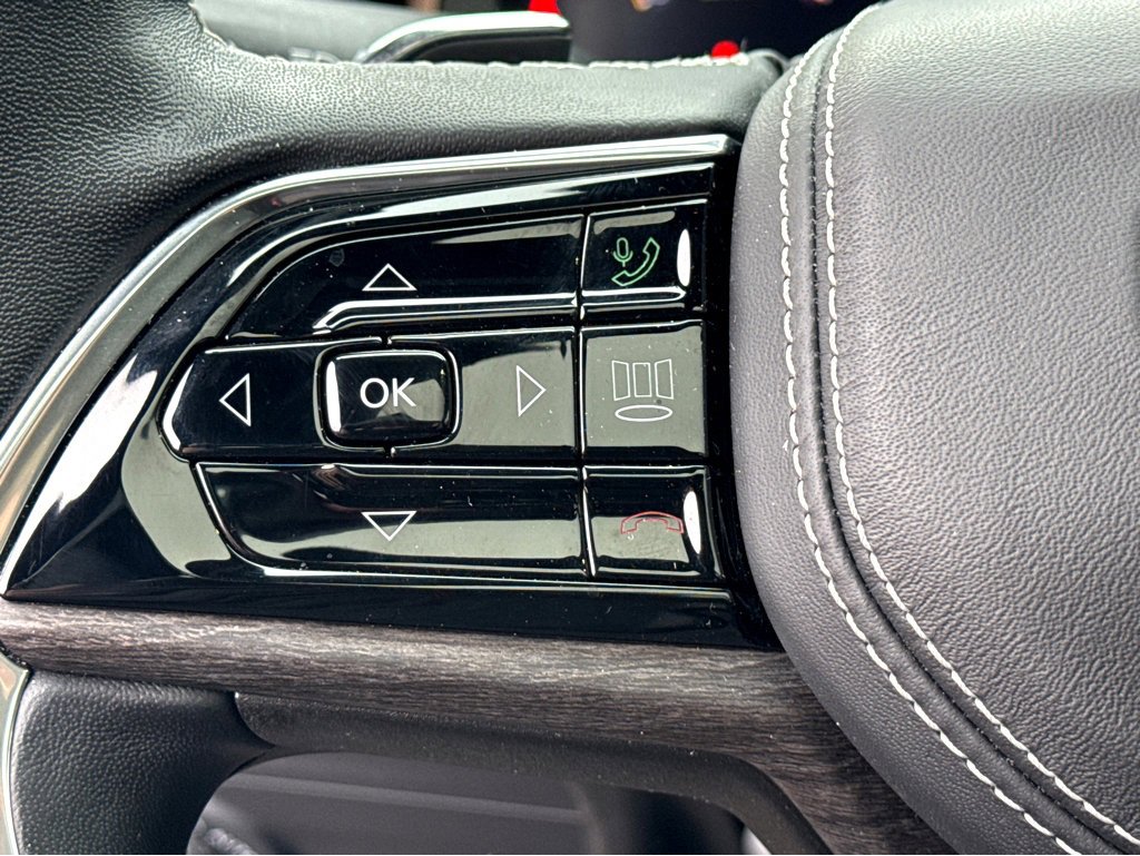 Used 2022 Jeep Grand Cherokee L Overland w/ Luxury Tech Group IV image 17