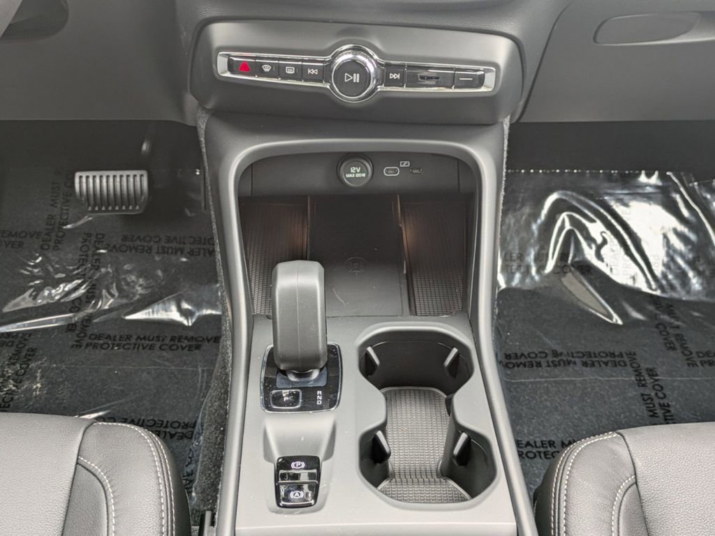 New 2025 Volvo XC40 B5 Core w/ Protection Package Premier image 21