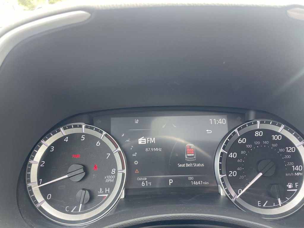 Used 2023 Toyota Highlander XLE image 28