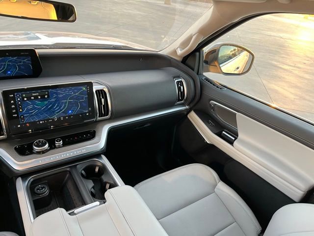 Used 2025 Ford Expedition Max Platinum image 17