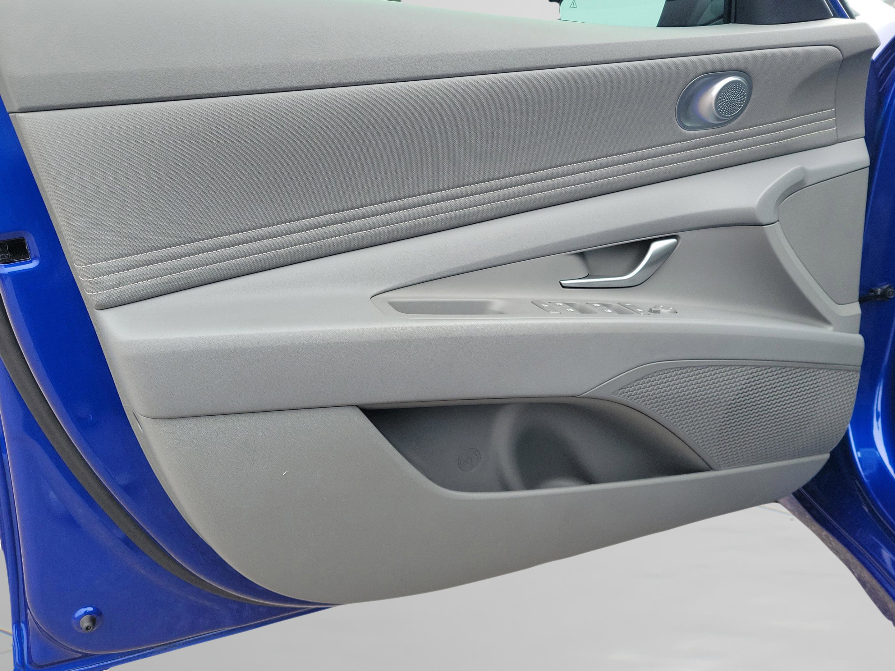 Certified 2025 Hyundai Elantra Sport image 16