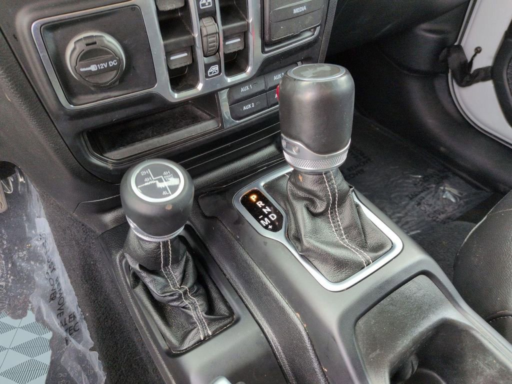 Used 2021 Jeep Wrangler Unlimited Sahara w/ Cold Weather Group AWD/4WD image 19