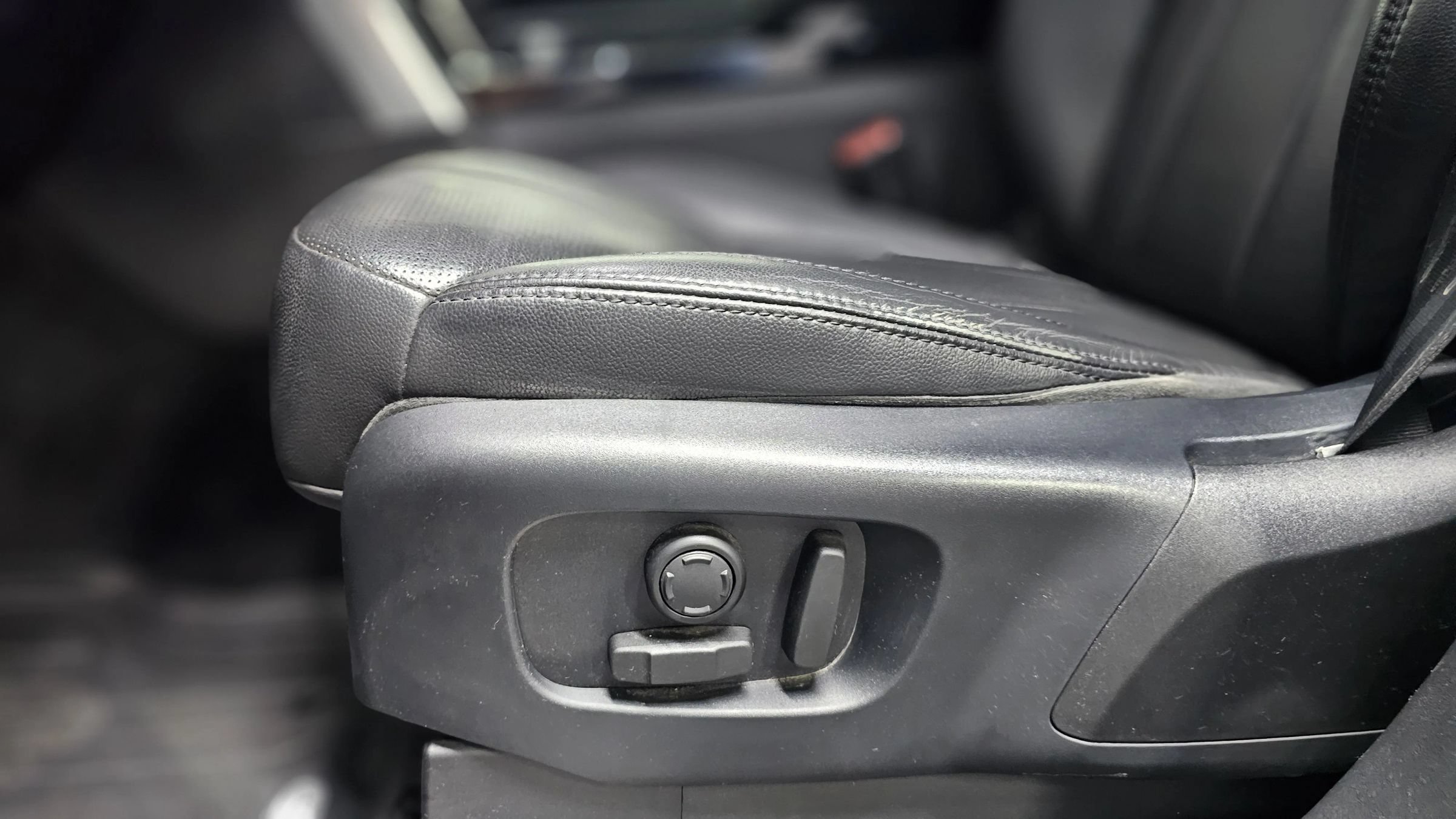 Used 2018 Land Rover Discovery HSE AWD/4WD image 34