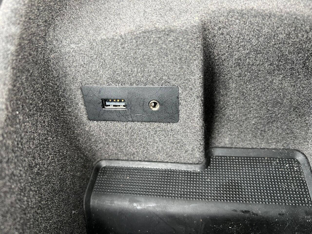 Used 2014 Porsche Cayenne S image 33