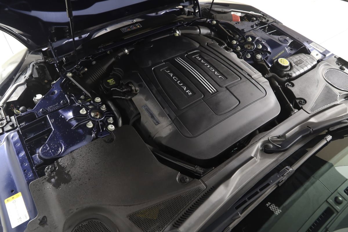 Used 2016 Jaguar F-TYPE Coupe image 22