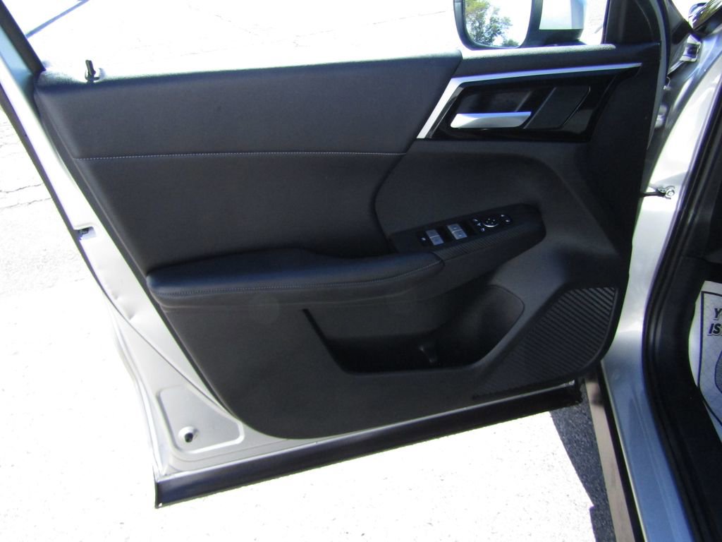 Used 2023 Mitsubishi Outlander SE image 12