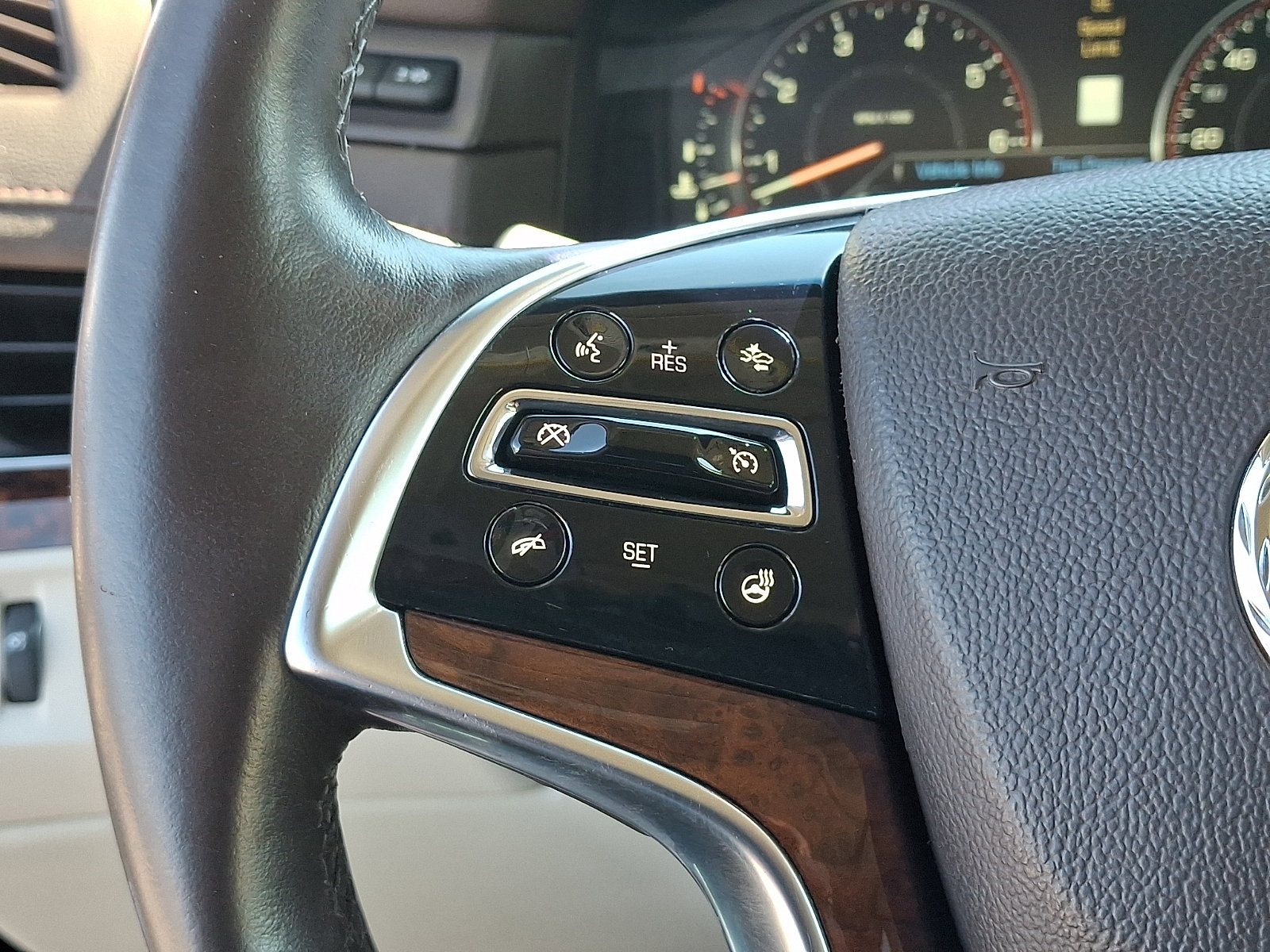 Used 2015 Cadillac Escalade Luxury RWD image 20