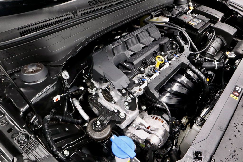 Certified 2025 Hyundai Venue SEL image 17