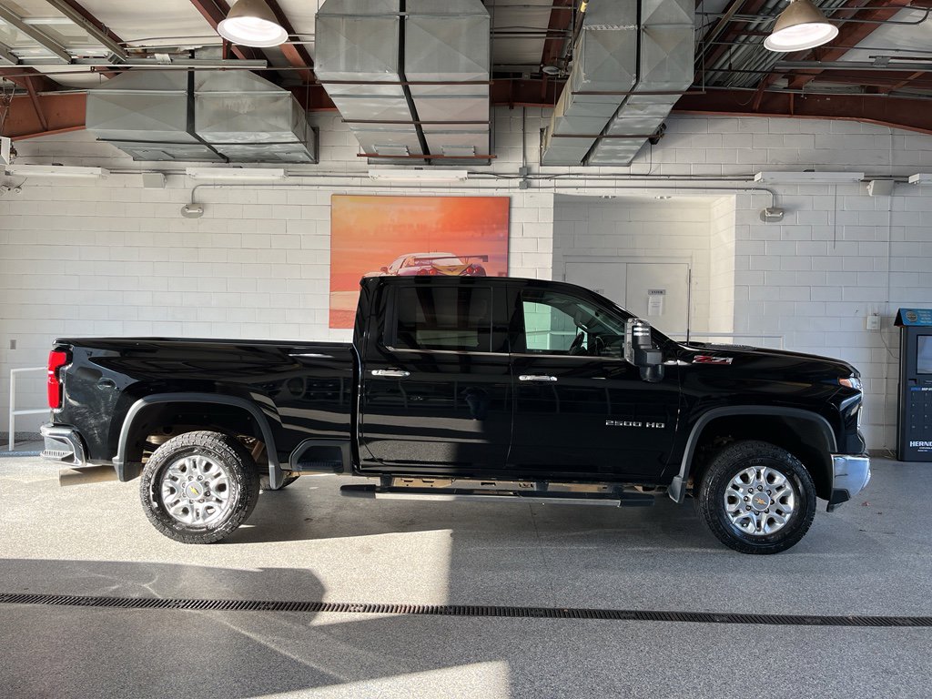 Used 2024 Chevrolet Silverado 2500 LTZ w/ LTZ Convenience Package image 10