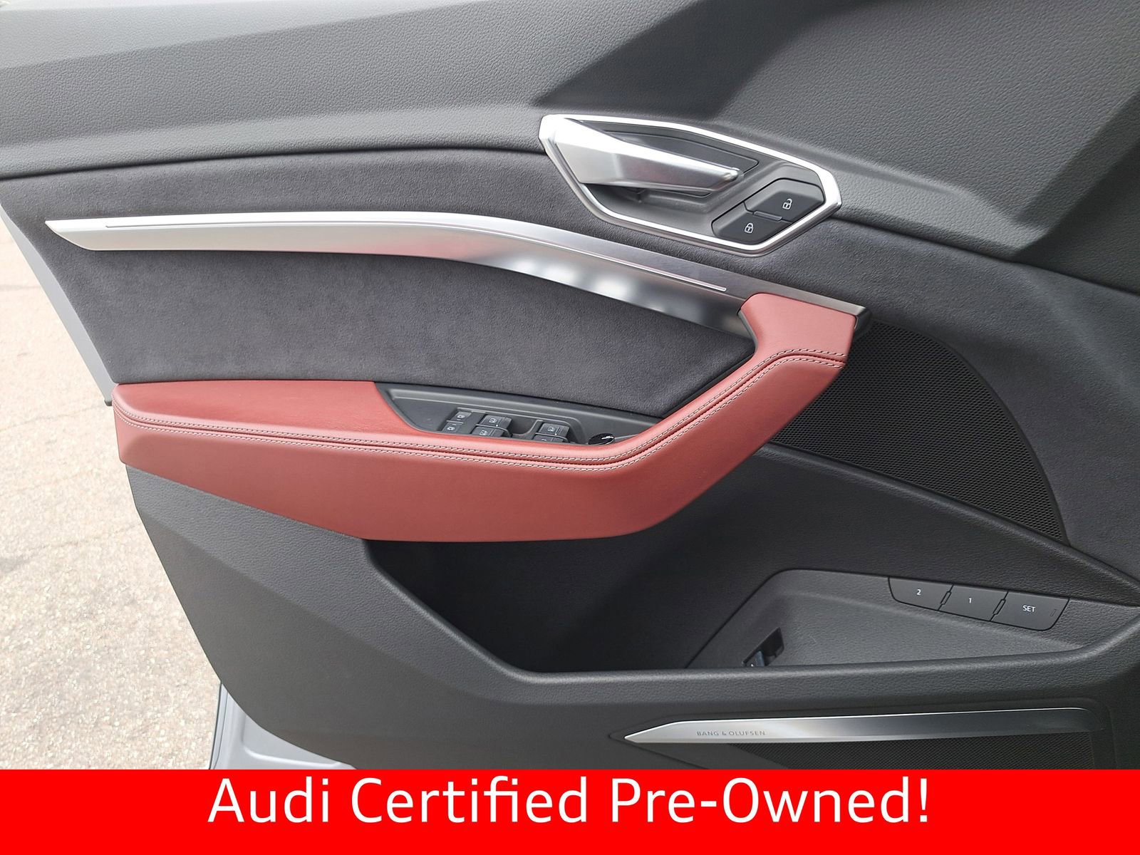 Certified 2023 Audi e-tron S Premium Plus image 30