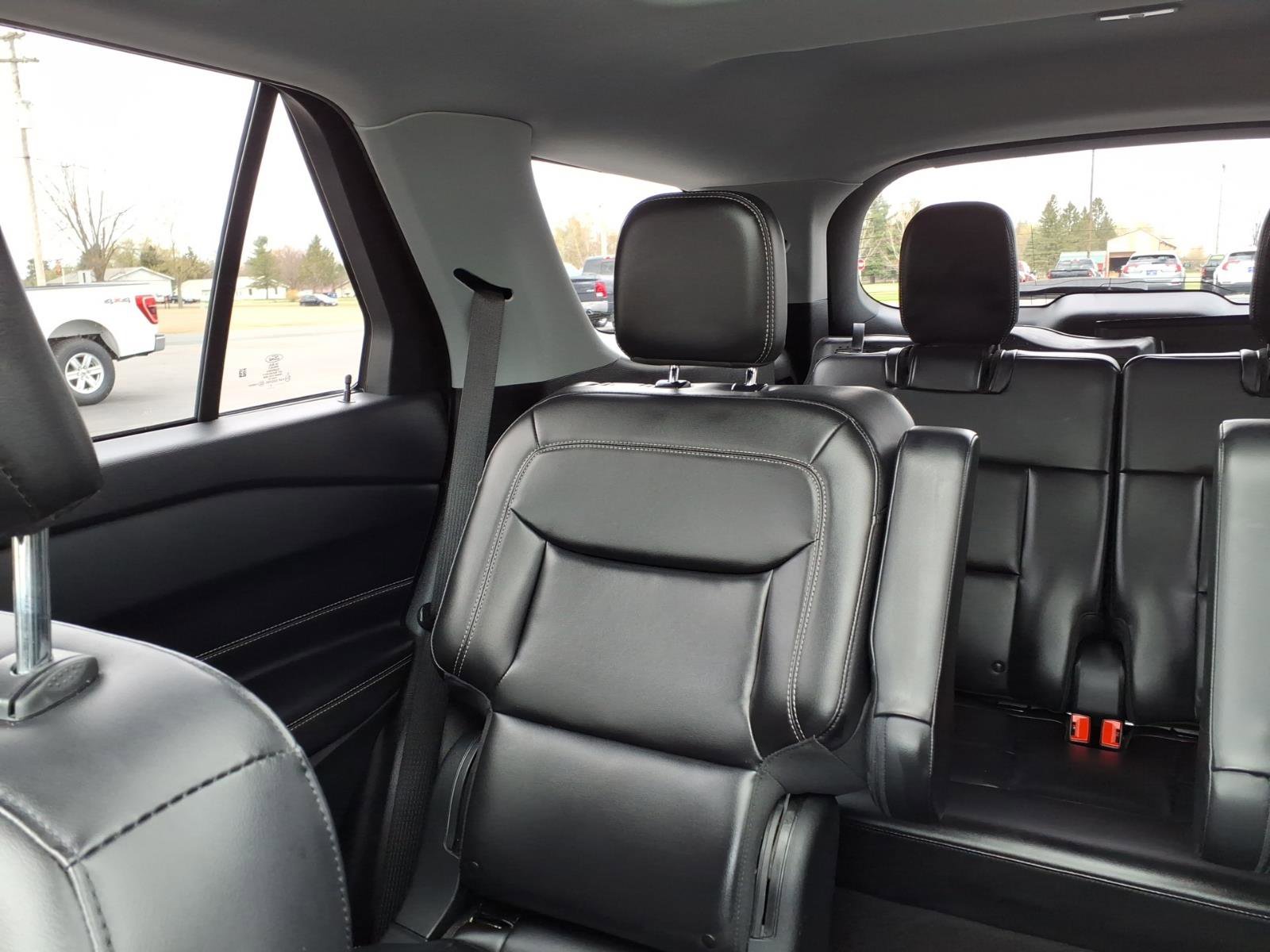 Used 2021 Ford Explorer XLT w/ Equipment Group 202A AWD/4WD image 13