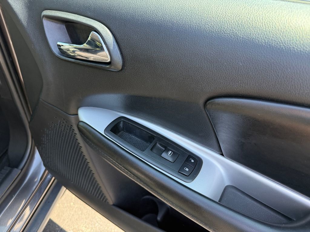 Used 2020 Dodge Journey SE w/ Blacktop Package FWD image 22