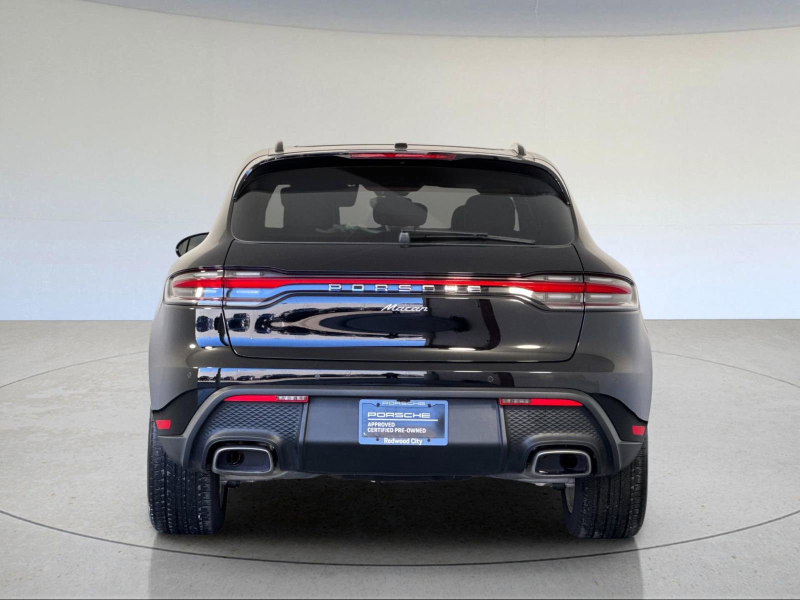 Certified 2025 Porsche Macan image 7