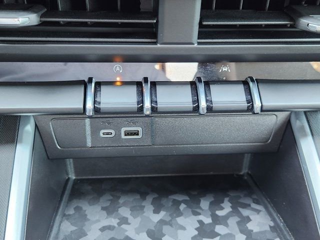 Used 2025 Chevrolet Colorado Trail Boss image 23