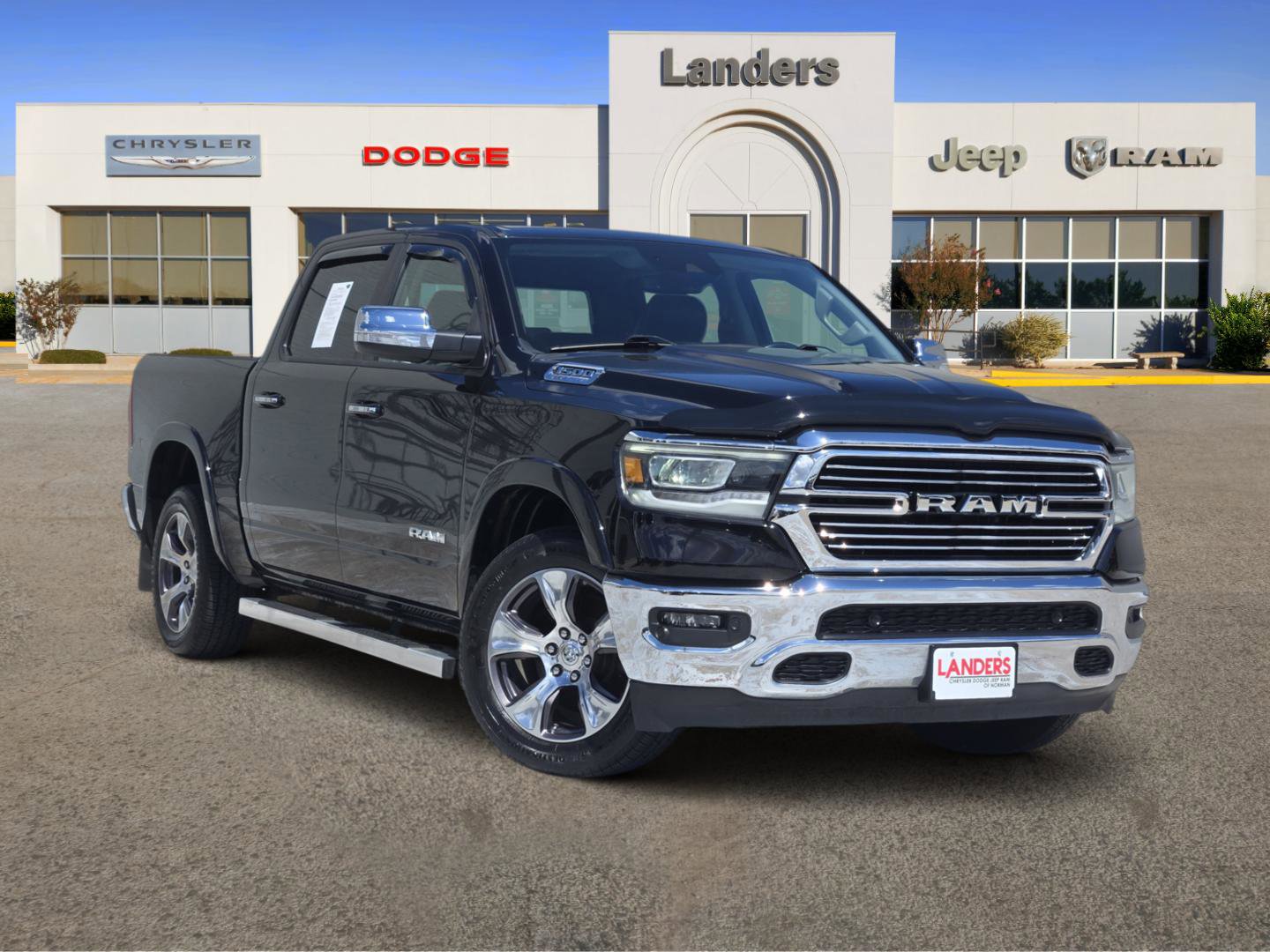 Used 2022 RAM 1500 Laramie AWD/4WD image 1