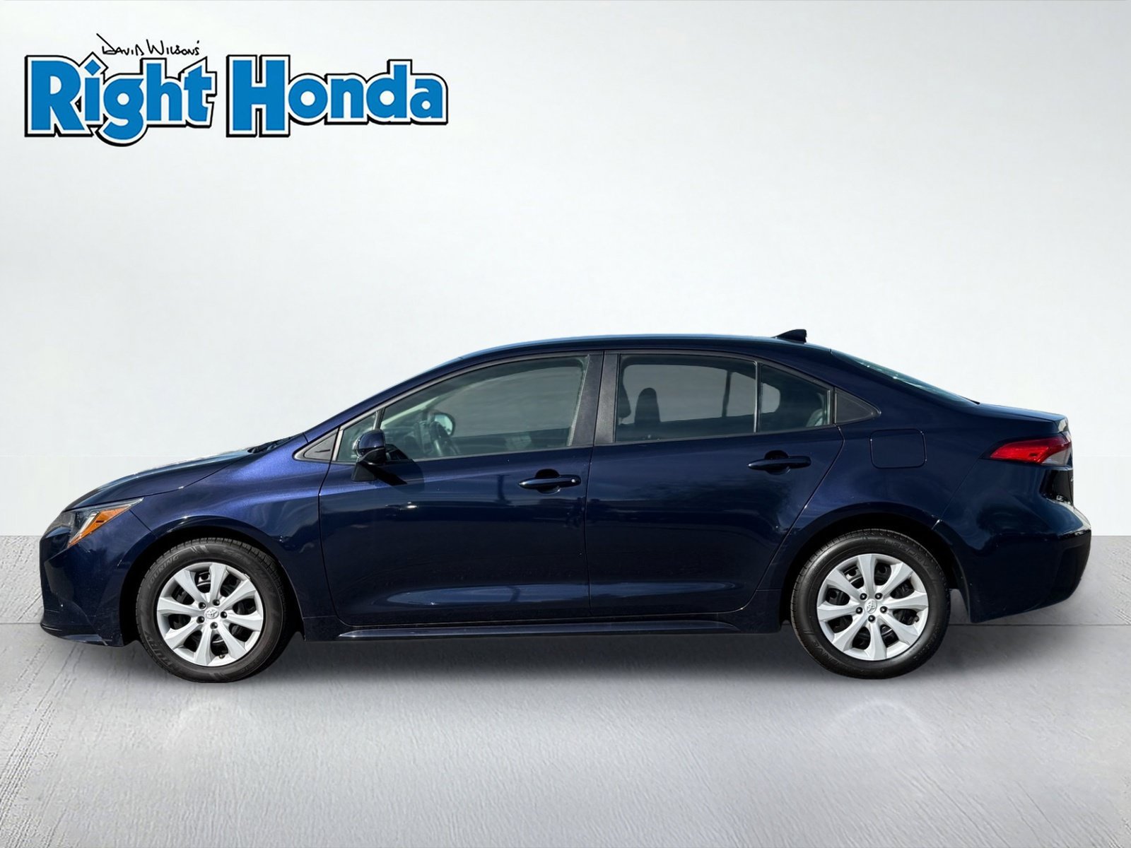 Used 2024 Toyota Corolla LE FWD image 3