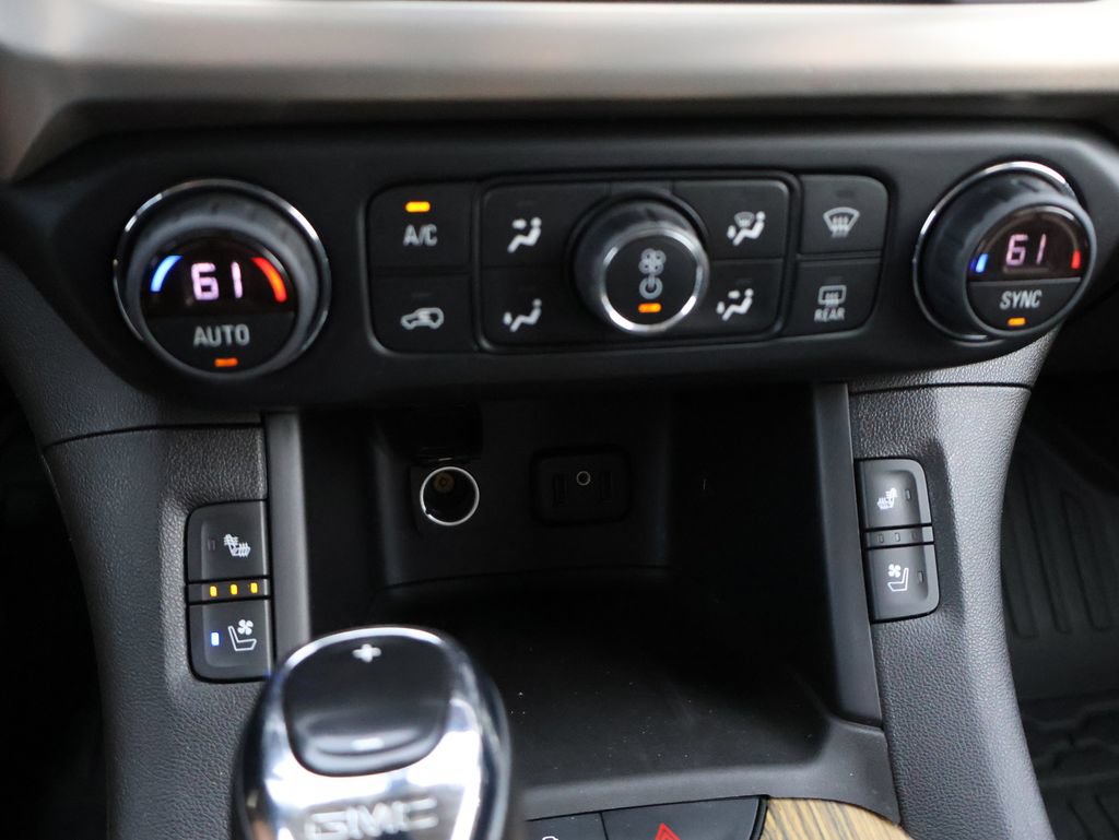 Used 2017 GMC Acadia Denali w/ Technology Package AWD/4WD image 31