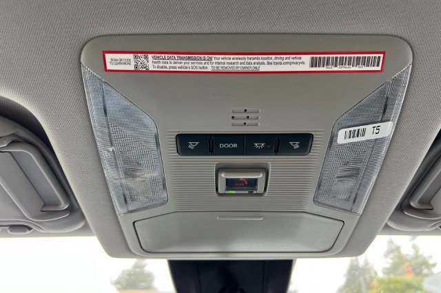 Used 2025 Toyota RAV4 XLE AWD/4WD image 37