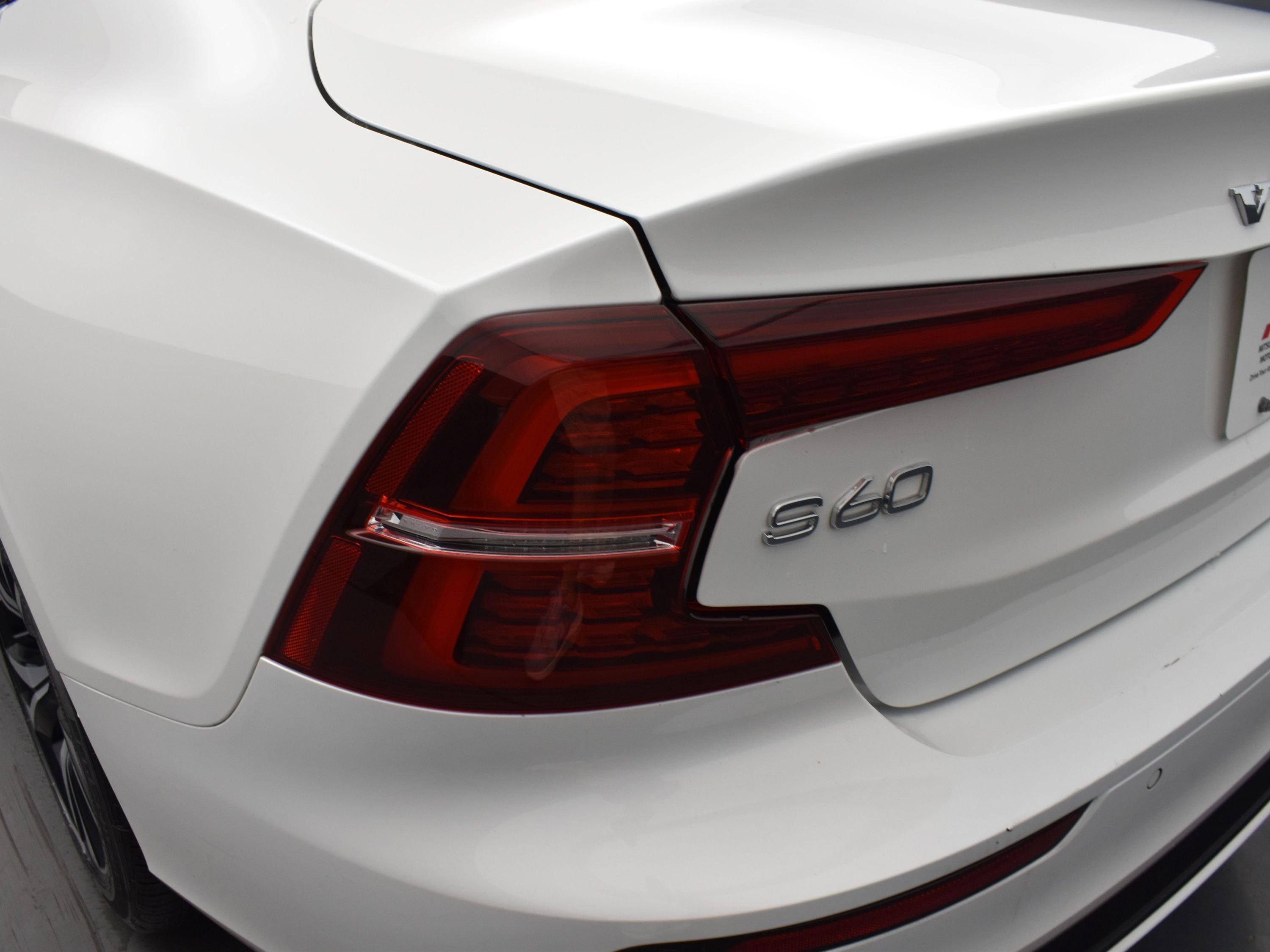 Used 2024 Volvo S60 B5 Core image 8