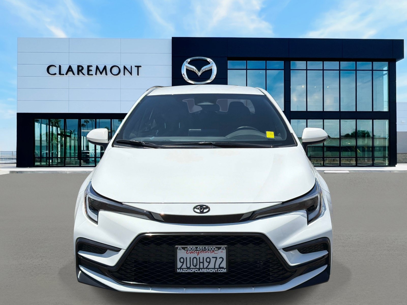 Used 2025 Toyota Corolla SE FWD image 2