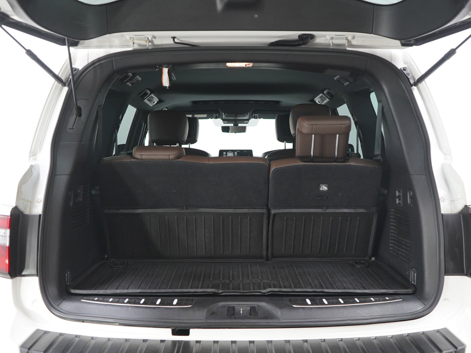 Used 2023 Nissan Armada Platinum w/ Captain's Chairs Package image 18