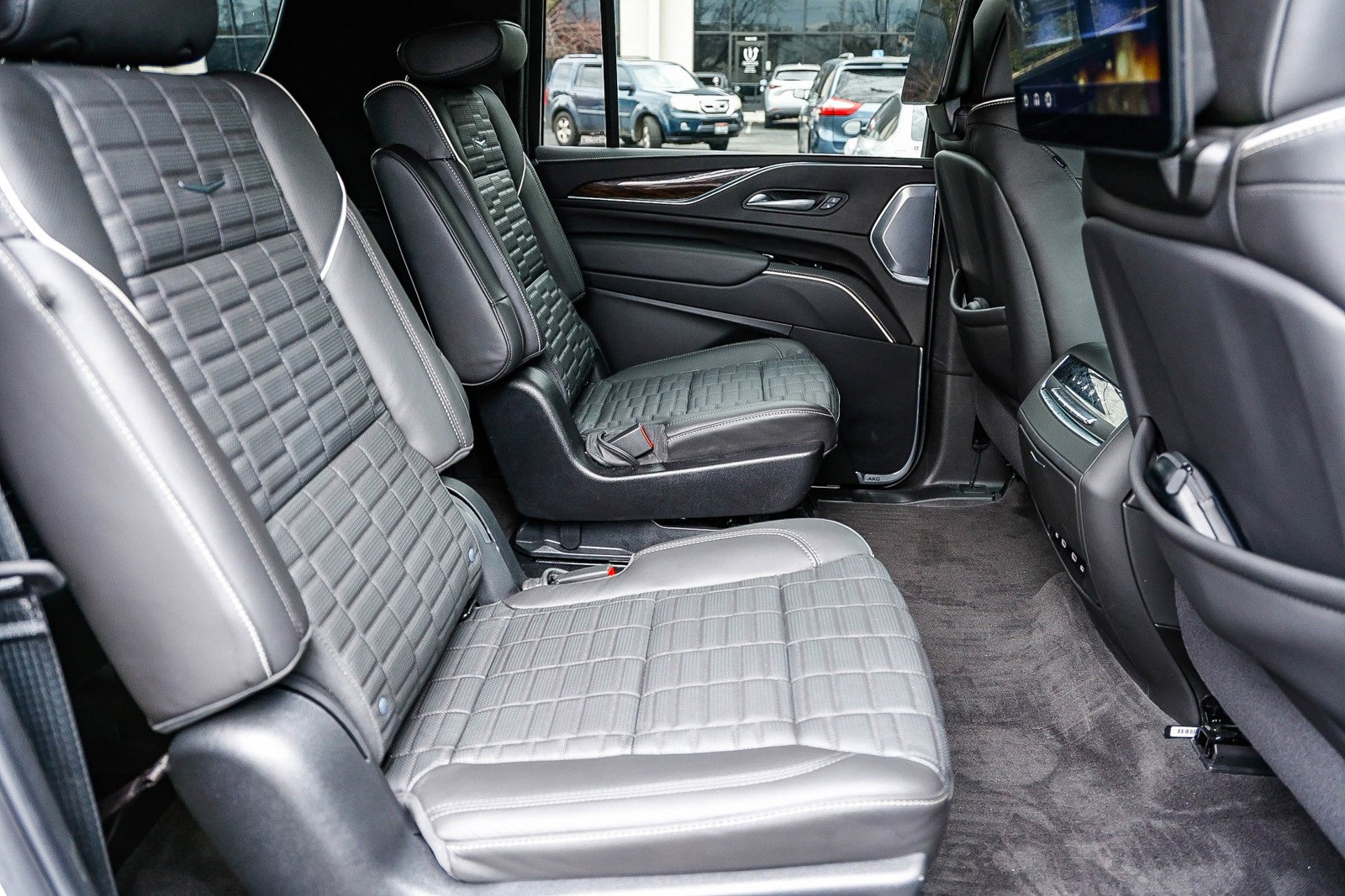 Used 2024 Cadillac Escalade ESV Sport Platinum image 18