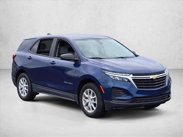 Used 2023 Chevrolet Equinox LS w/ LS Convenience Package FWD image 3