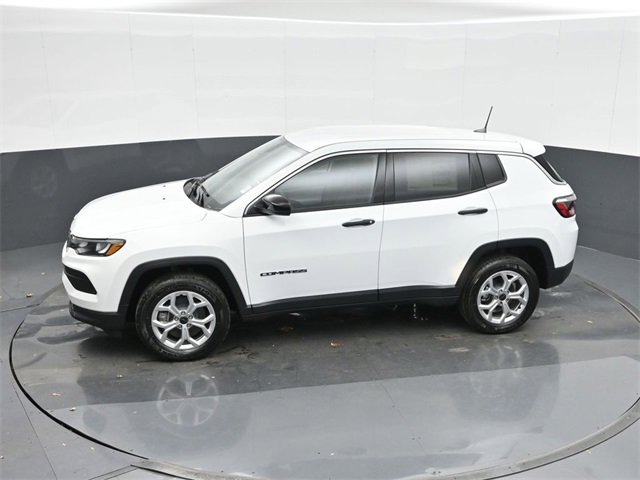 Used 2025 Jeep Compass Sport image 34